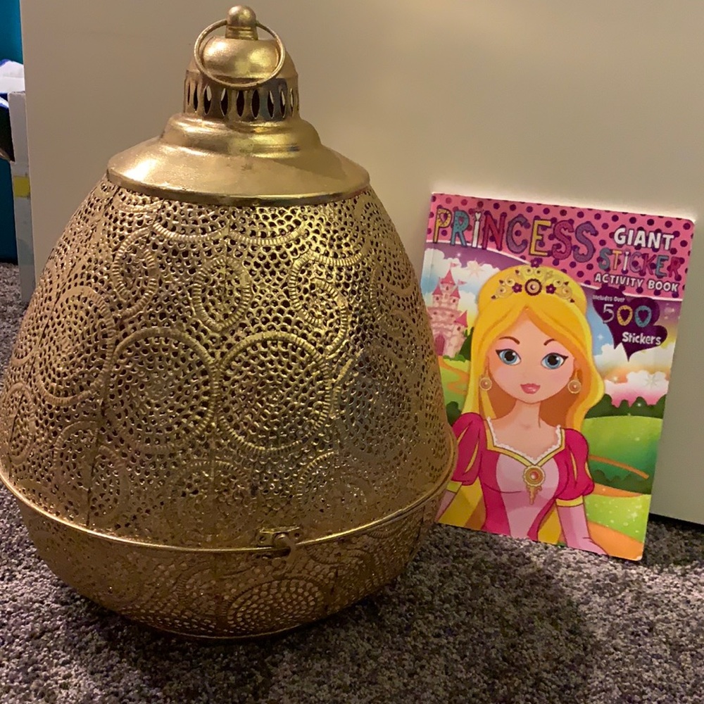 Gold lantern